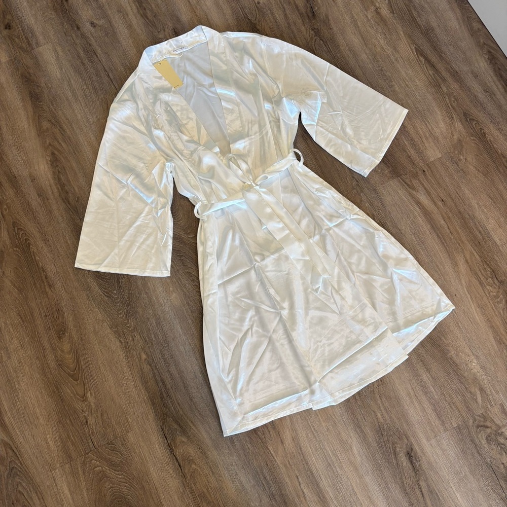 White Satin Robe • Medium - Picture 3 of 5